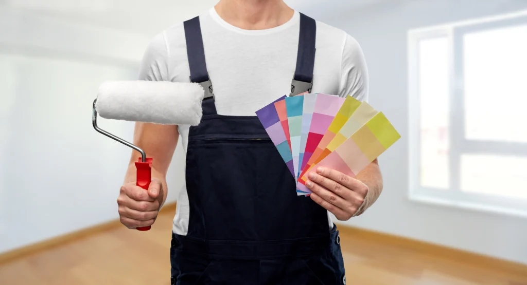 pintor mostrando colores